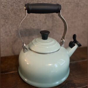 Le Creuset Whistling Kettle ✨